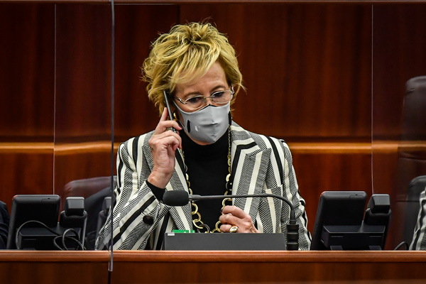 Caos Rt, bagarre in Regione: l’arringa di Fontana, l’opposizione se ne va