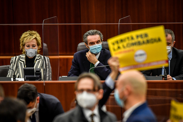 Caos Rt, bagarre in Regione: l’arringa di Fontana, l’opposizione se ne va