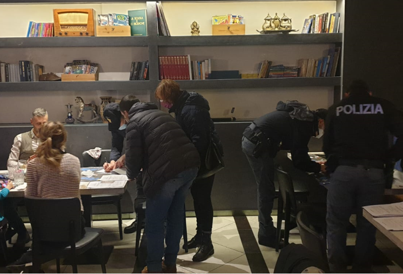 Io multato mentre cenavo in un locale a Firenze. La testimonianza diretta Io multato mentre cenavo in un locale a Firenze. La testimonianza diretta