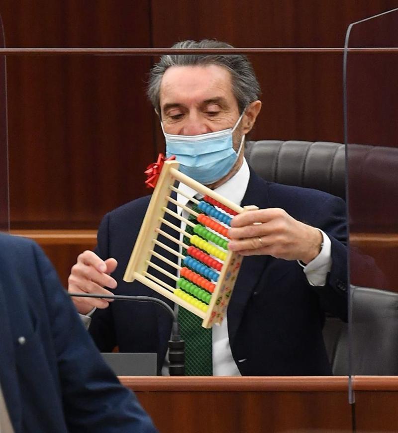 Caos Rt, bagarre in Regione: l’arringa di Fontana, l’opposizione se ne va