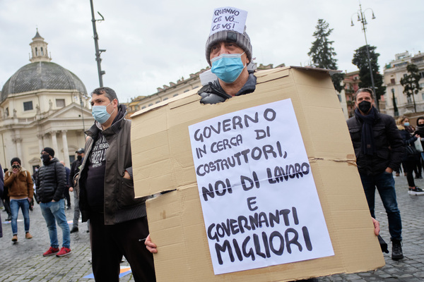 Coronavirus Roma: nuovo picco di decessi e positivi. Terapie intensive stabili Coronavirus Roma: nuovo picco di decessi e positivi. Terapie intensive stabili