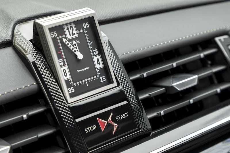 DS 7 Crossback: un abitacolo raffinato grazie a lavorazioni artigianali DS 7 Crossback: un abitacolo raffinato grazie a lavorazioni artigianali