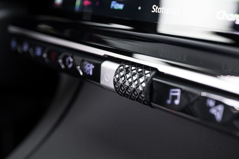 DS 7 Crossback: un abitacolo raffinato grazie a lavorazioni artigianali DS 7 Crossback: un abitacolo raffinato grazie a lavorazioni artigianali