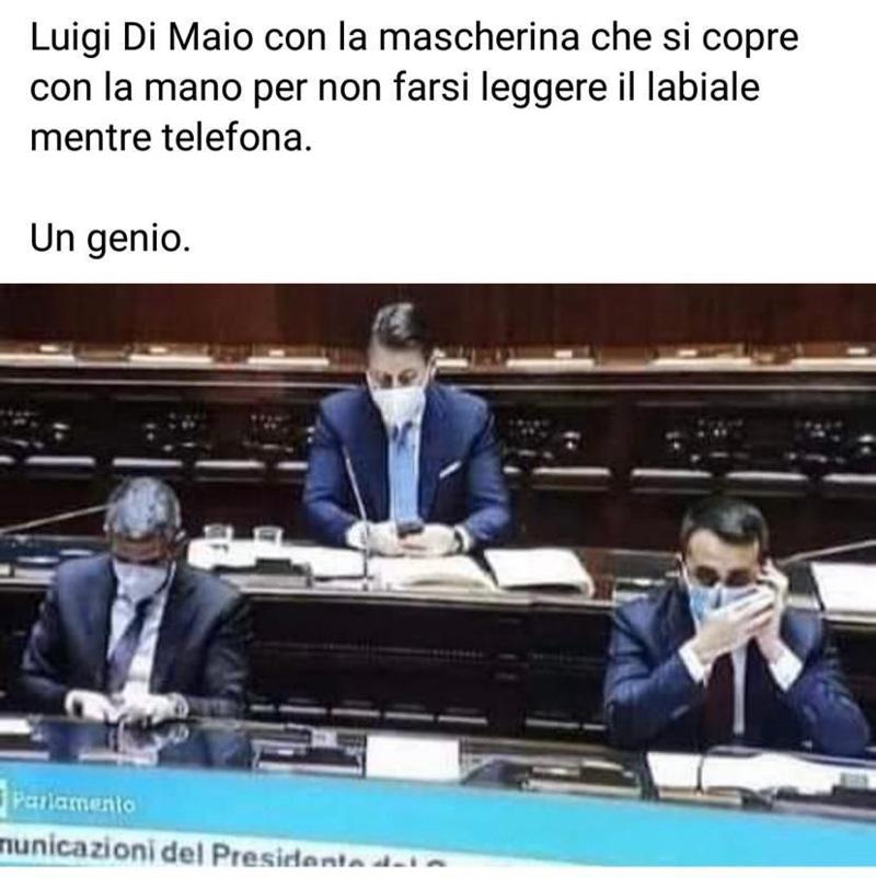 Crisi di governo vissuta con ironia. Conte scopre l’auto di Draghi… FOTO Crisi di governo vissuta con ironia. Conte scopre l’auto di Draghi… FOTO