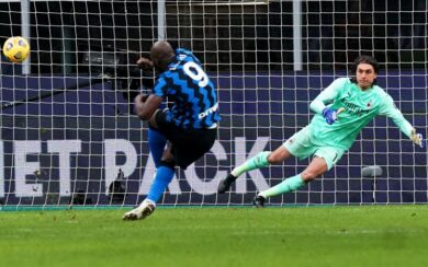 “Torna ai riti voodoo con tua mamma”. Così è nata la rissa Ibra-Lukaku. Video