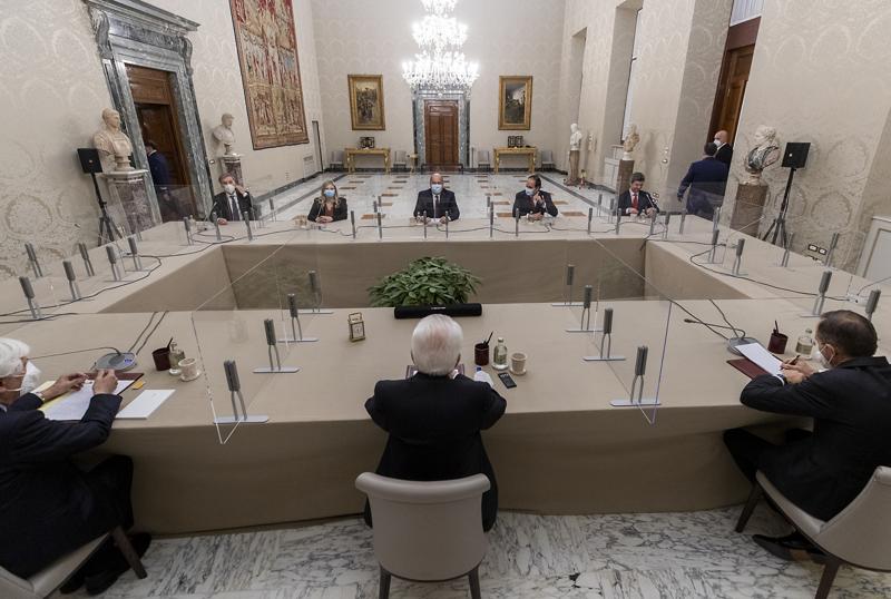 Renzi al Quirinale cita Mario Draghi: “Ok a un governo istituzionale”. VIDEO