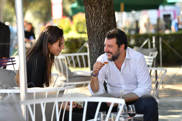 Matteo Salvini, quei like a Selvaggia su Instagram… Francesca Verdini lo sa? Matteo Salvini, quei like a Selvaggia su Instagram… Francesca Verdini lo sa?