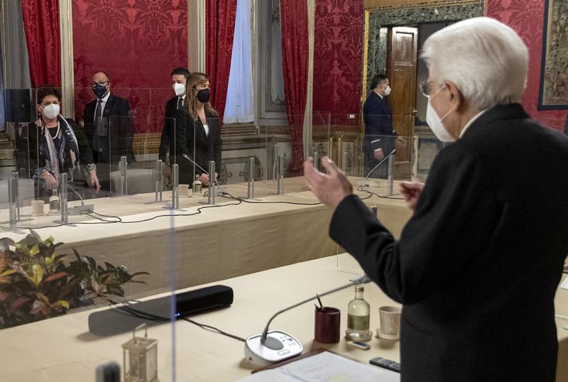 Renzi al Quirinale cita Mario Draghi: “Ok a un governo istituzionale”. VIDEO