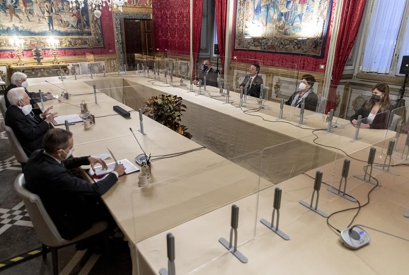 Renzi al Quirinale cita Mario Draghi: “Ok a un governo istituzionale”. VIDEO