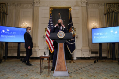 Usa, Biden firma per una sanità più equa e alla portata di molte persone