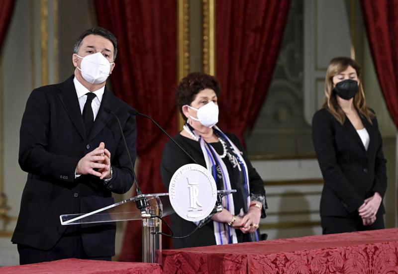 Maria Elena Boschi, nuovo look dopo l’abito chemisier total black. FOTO Maria Elena Boschi, nuovo look dopo l’abito chemisier total black. FOTO