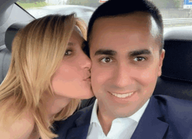 Di Maio cavalca lo sdegno anti renziano, doppia morale su Egitto e Arabia