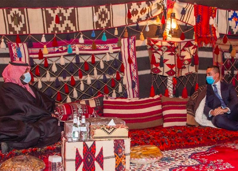 Galleria foto 'Di Maio cavalca lo sdegno anti renziano, doppia morale su Egitto e Arabia' - foto 1