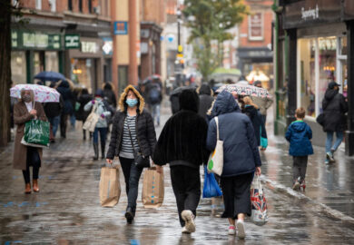 Covid, Lombardia e Lazio in zona gialla dal 1° febbraio: che cosa si può fare