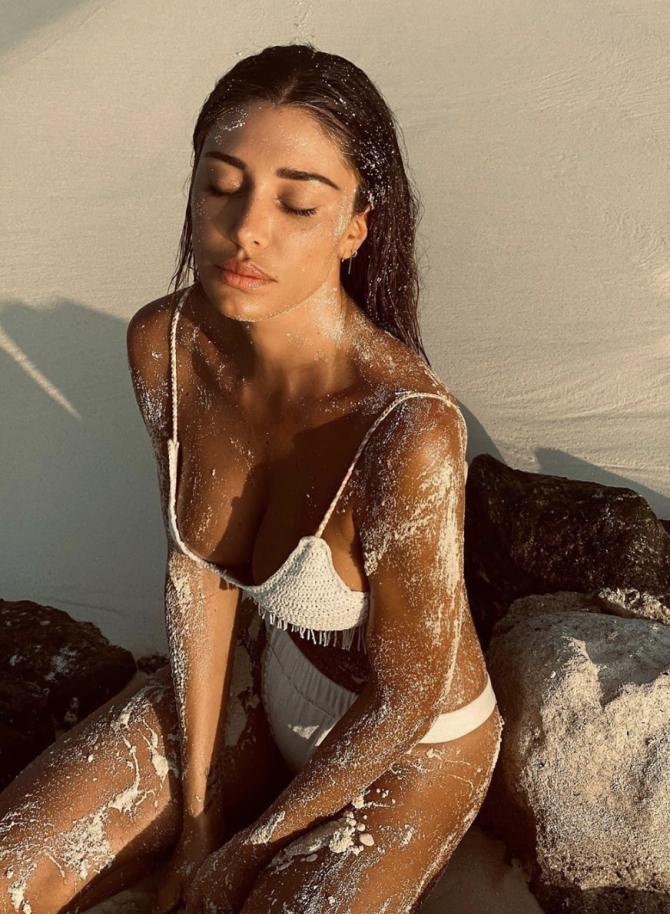 Belen Rodriguez incinta? Scoppia la polemica: “Che fai? Non si può” Belen Rodriguez incinta? Scoppia la polemica: “Che fai? Non si può”