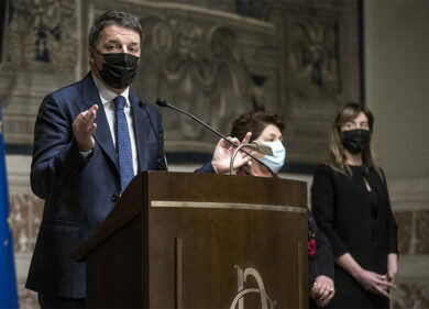 Mattarella convoca Draghi: “Governo di alto profilo”. Appello ai partiti