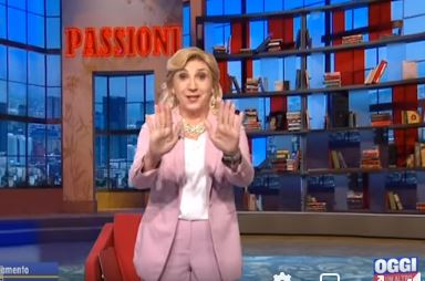 Serena Bortone, l’imitazione esilarante a Quelli che il calcio. VIDEO