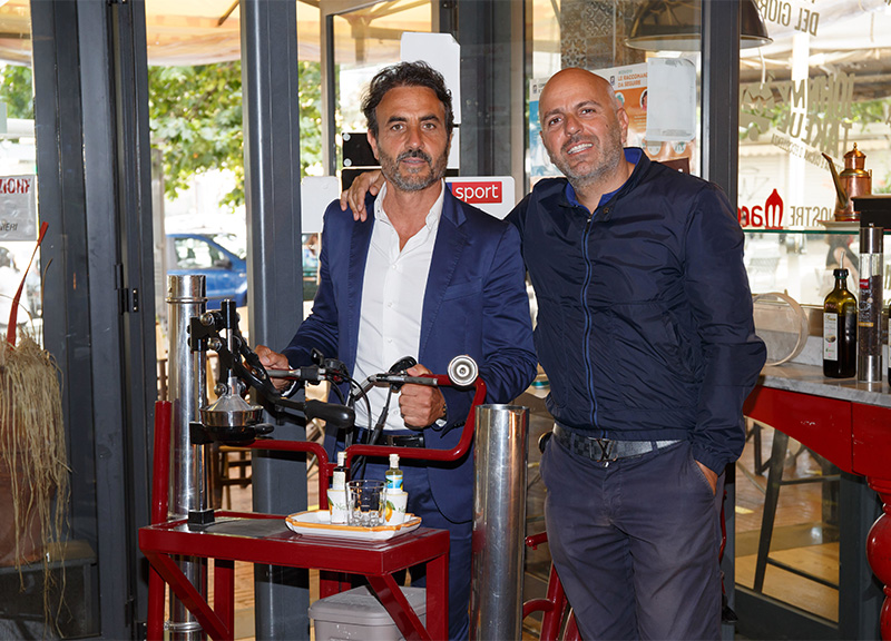 Una nuvola di pizza in pala: la nuova idea di Johnny Take Uè Una nuvola di pizza in pala: la nuova idea di Johnny Take Uè