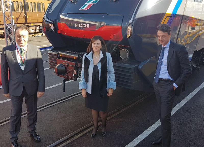 In Campania Trenitalia viaggia a tempo di Rock. E in arrivo anche altri treni In Campania Trenitalia viaggia a tempo di Rock. E in arrivo anche altri treni