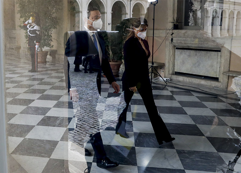 Draghi, carriera a luci ed ombre. Truccò il bilancio della Grecia