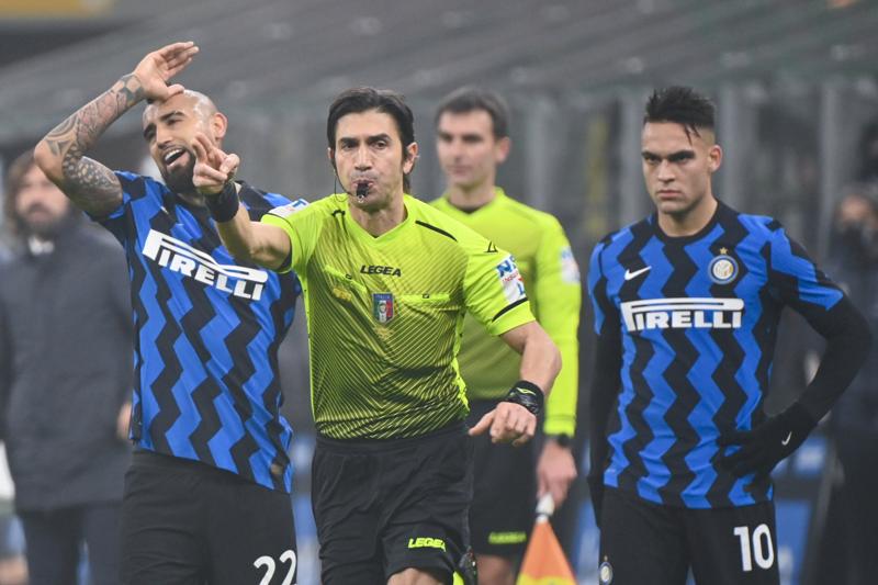 Calvarese spiega il rigore di Inter-Juventus su Cuadrado. Ma la moviola…