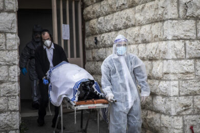 Covid, la scoperta: virus sopravvive nel corpo oltre 10 giorni dopo la morte