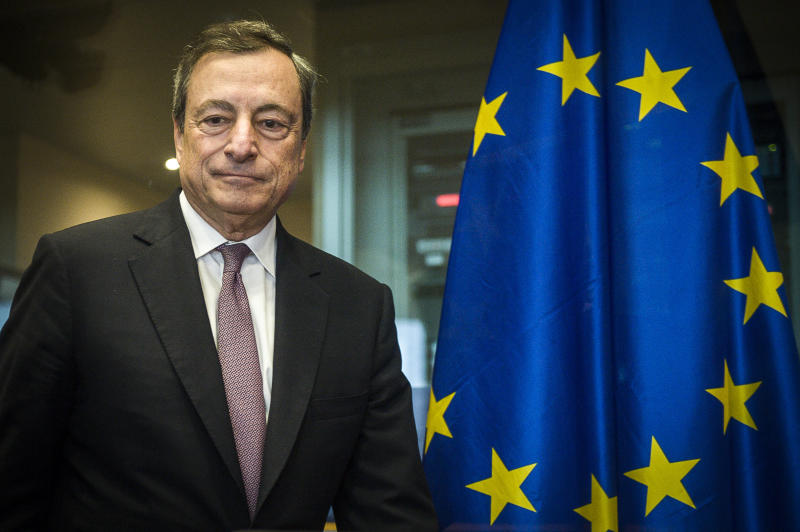 Governo, Draghi accetta con riserva: “Ai partiti chiedo unità. 4 le priorità” Governo, Draghi accetta con riserva: “Ai partiti chiedo unità. 4 le priorità”