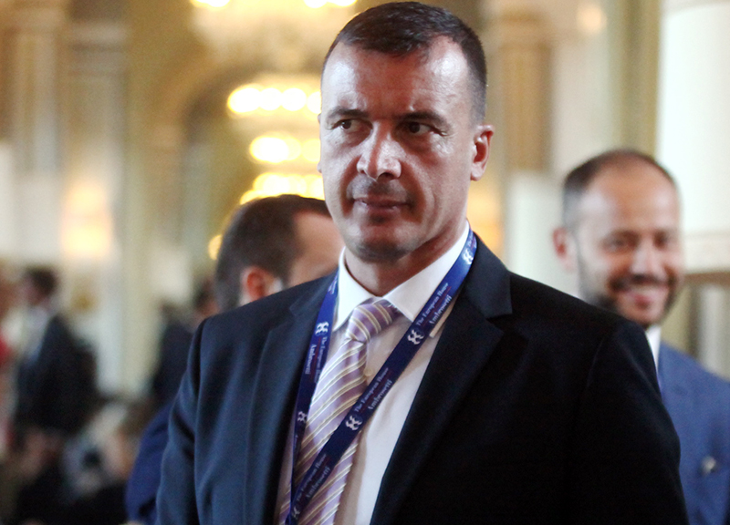 Governo, l’ironia dei social su Casalino: “Dovrà abbandonare la casa..”