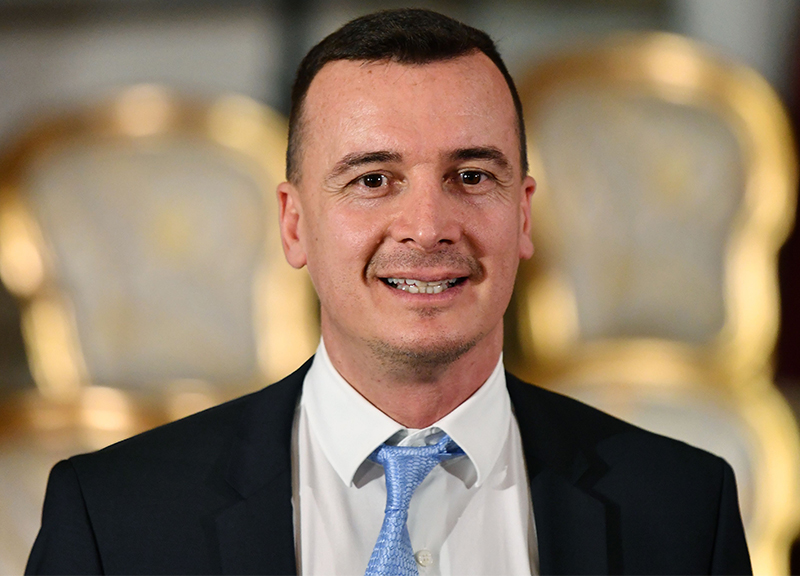 Governo, l’ironia dei social su Casalino: “Dovrà abbandonare la casa..”