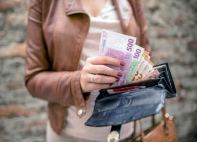 Assegno di mantenimento, stop con una nuova relazione, convivenza o partner