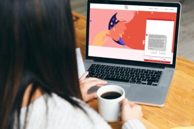 Anziano si innamora di una minorenne. “Soldi o ti denuncio”. Ma lei ha 65 anni