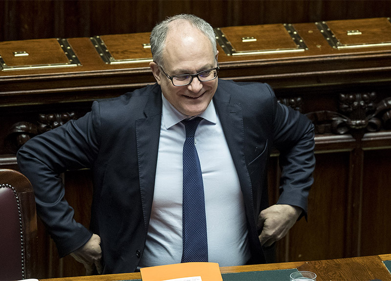 Zingaretti e Bettini scelgono Gualtieri: sarà lui l’uomo Pd alle Comunali Roma Zingaretti e Bettini scelgono Gualtieri: sarà lui l’uomo Pd alle Comunali Roma
