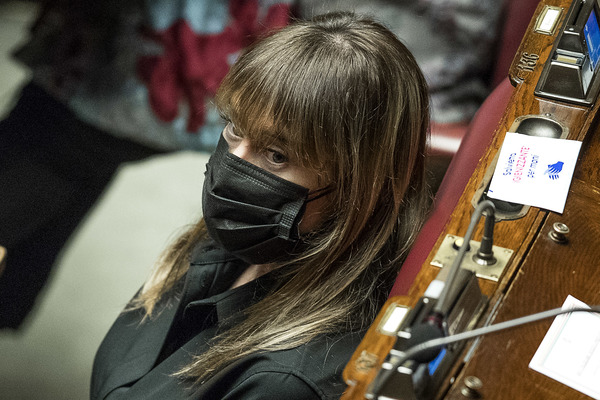 Maria Elena Boschi, tubino nero e tacchi alti… ovviamente total black. FOTO Maria Elena Boschi, tubino nero e tacchi alti… ovviamente total black. FOTO