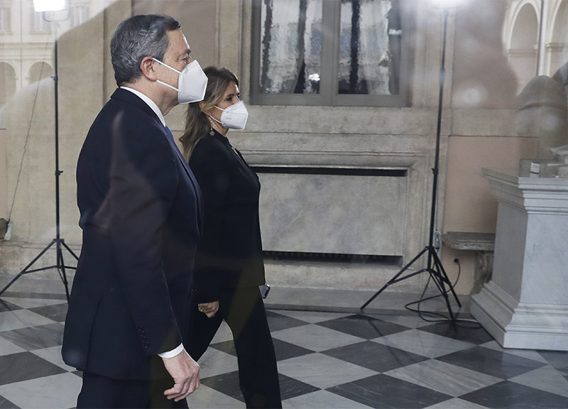 Piazza Affari positiva +0,8%, bene prima settimana con Draghi: +7%. Spread giù Piazza Affari positiva +0,8%, bene prima settimana con Draghi: +7%. Spread giù