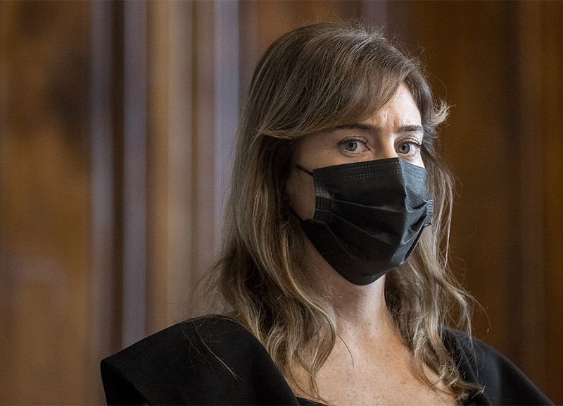 Maria Elena Boschi, tubino nero e tacchi alti… ovviamente total black. FOTO Maria Elena Boschi, tubino nero e tacchi alti… ovviamente total black. FOTO