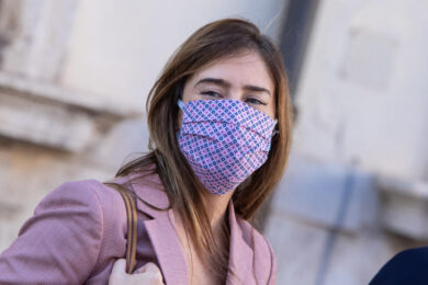 Maria Elena Boschi, tubino nero e tacchi alti… ovviamente total black. FOTO