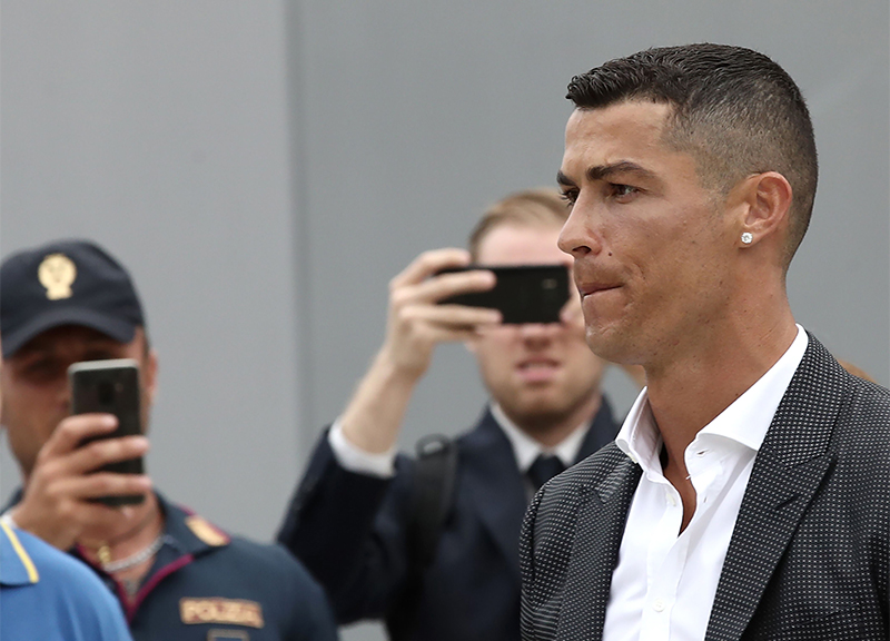 Ronaldo compie 36 anni, gli auguri della Juve e i gol più belli. VIDEO Ronaldo compie 36 anni, gli auguri della Juve e i gol più belli. VIDEO