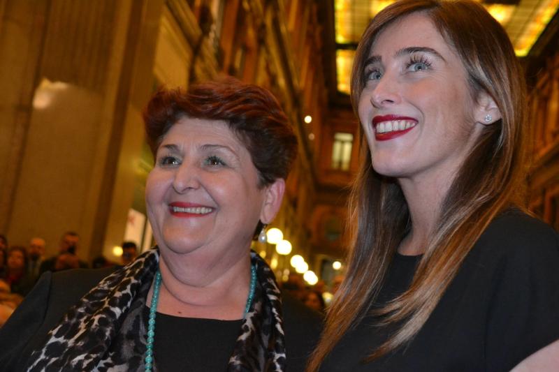 Maria Elena Boschi, tubino nero e tacchi alti… ovviamente total black. FOTO Maria Elena Boschi, tubino nero e tacchi alti… ovviamente total black. FOTO