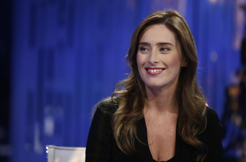 Maria Elena Boschi, tubino nero e tacchi alti… ovviamente total black. FOTO Maria Elena Boschi, tubino nero e tacchi alti… ovviamente total black. FOTO