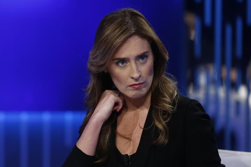 Maria Elena Boschi, tubino nero e tacchi alti… ovviamente total black. FOTO Maria Elena Boschi, tubino nero e tacchi alti… ovviamente total black. FOTO