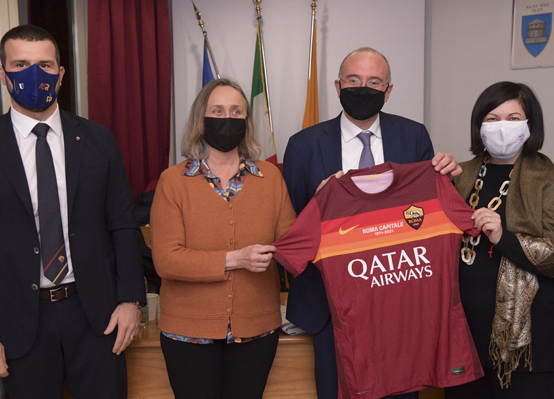 Roma Capitale, Raggi non far sapere che se accade a Roma, accade nel mondo Roma Capitale, Raggi non far sapere che se accade a Roma, accade nel mondo