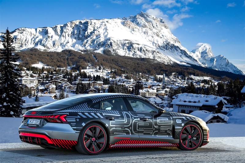 Mondiali di sci Cortina 2021: debutta la Audi RS e-tron GT prototipo Mondiali di sci Cortina 2021: debutta la Audi RS e-tron GT prototipo