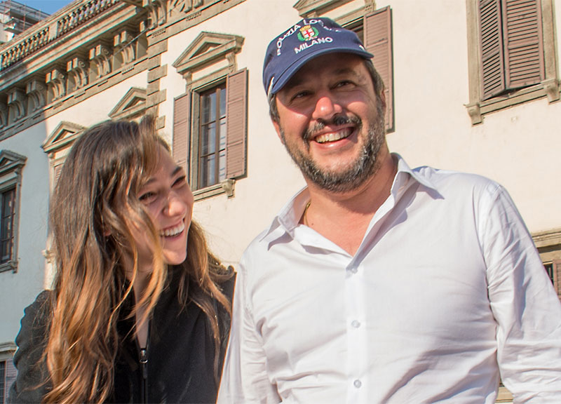Salvini tra la Verdini e… Draghi: mano nella mano con Francesca. FOTO VIDEO Salvini tra la Verdini e… Draghi: mano nella mano con Francesca. FOTO VIDEO