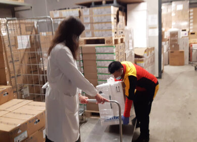 “Impossibile un vaccino per tutti”. Appello contro i monopoli di Big Pharma