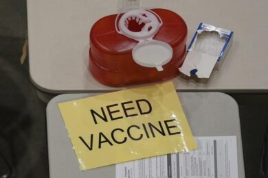 Coronavirus, limitare il vaccino AstraZeneca costerà molte vite umane