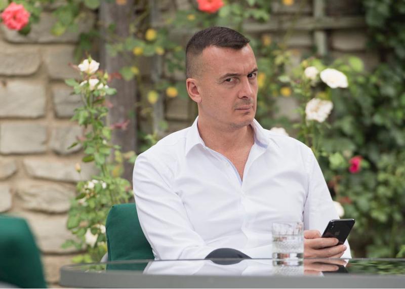 Rocco Casalino, l’imitazione esliarante a Qcc: “Venite sù, se famo du Draghi” Rocco Casalino, l’imitazione esliarante a Qcc: “Venite sù, se famo du Draghi”