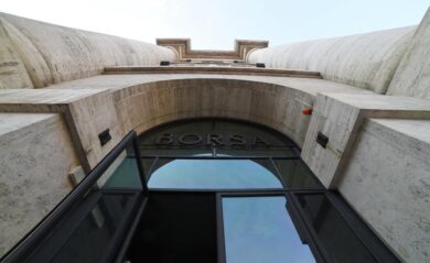 Borsa, ancora effetto Draghi. Piazza Affari maglia rosa Ue