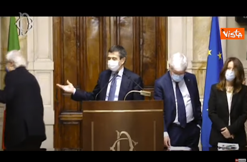 Sgarbi al posto di Draghi, il lapsus di Lupi dopo le consultazioni Sgarbi al posto di Draghi, il lapsus di Lupi dopo le consultazioni