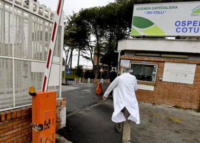 Covid, al Cotugno di Napoli pazienti monitorati con braccialetto elettronico