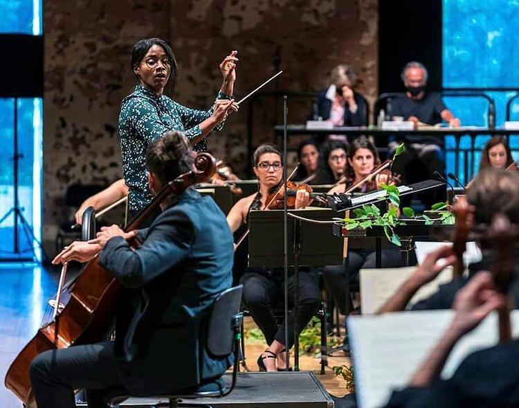 Glass Marcano, la prima direttrice d’orchestra nera in Francia Glass Marcano, la prima direttrice d’orchestra nera in Francia